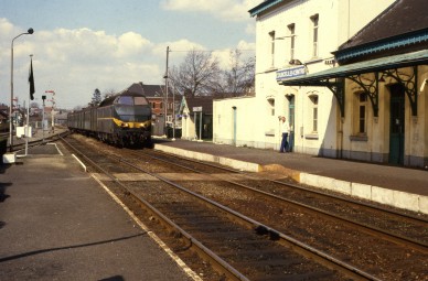 Courcelles-Centre 84-4249 (2).jpg